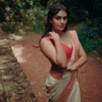 Ansha Mohan Instagram – ചന്ദ്രകല🌙

Photography @rd_stories93 
Saree @_redpalm 
Makeover @nashash_makeover 

.

#photo #photoshoot #photooftheday #instagood #instamood #instadaily #ootd #ootdshare #outfitoftheday #streetstyle #trend #photography #lookbook #goodhairday #photomood #shootmode #fashion #fashioninspo #style #styleinspo #girlpower #styleicon #fashionable #fashionnova #fashionblogger #styleblogger