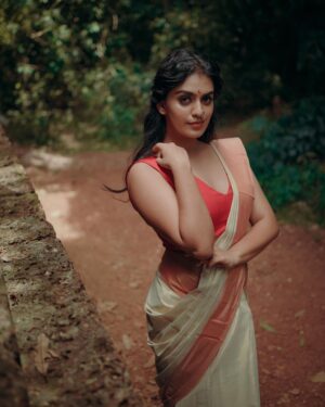 Ansha Mohan Instagram - ചന്ദ്രകല🌙

Photography @rd_stories93 
Saree @_redpalm 
Makeover @nashash_makeover 

.

#photo #photoshoot #photooftheday #instagood #instamood #instadaily #ootd #ootdshare #outfitoftheday #streetstyle #trend #photography #lookbook #goodhairday #photomood #shootmode #fashion #fashioninspo #style #styleinspo #girlpower #styleicon #fashionable #fashionnova #fashionblogger #styleblogger