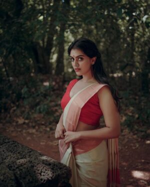 Ansha Mohan Instagram - ചന്ദ്രകല🌙

Photography @rd_stories93 
Saree @_redpalm 
Makeover @nashash_makeover 

.

#photo #photoshoot #photooftheday #instagood #instamood #instadaily #ootd #ootdshare #outfitoftheday #streetstyle #trend #photography #lookbook #goodhairday #photomood #shootmode #fashion #fashioninspo #style #styleinspo #girlpower #styleicon #fashionable #fashionnova #fashionblogger #styleblogger