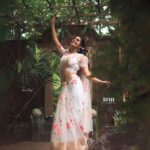 Ansha Mohan Instagram - നിറാമയം l🌸 . Wearing @garggyboutique Makeover @nashash_makeover Photography @aswal_shaji . #photo #photoshoot #photooftheday #instagood #instamood #instadaily #ootd #ootdshare #outfitoftheday #streetstyle #trend #photography #lookbook #goodhairday #photomood #shootmode #fashion #fashioninspo #style #styleinspo #girlpower #styleicon #fashionable #fashionnova #fashionblogger #styleblogger