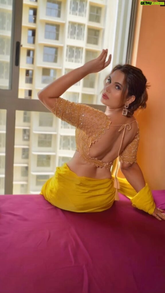 Anupama Agnihotri Instagram - 🌼 @samirafashionofficial @labelheenabafna @shotbysaurabh #look #looks #lookbook #sections #saree #baklessblouse #blouse #sareelove #