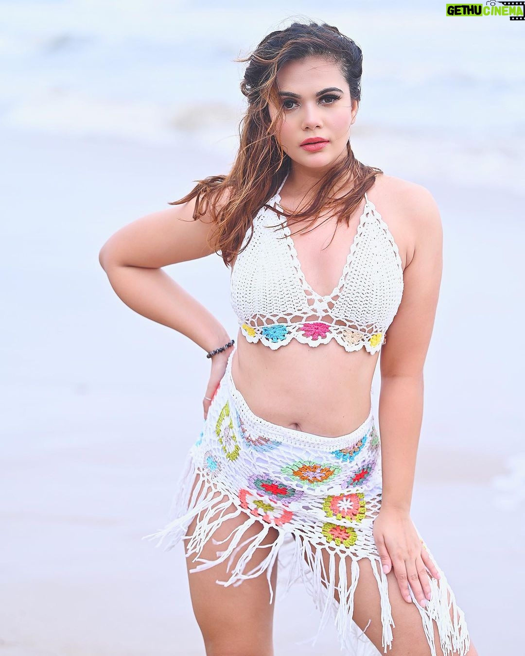 Anupama Agnihotri Instagram - I have resting beach face. @fashion_btphotography @srstore09 @sara_makemeup_academy #photo #photography #look #looks #sections #teamlfg #beach #face #resting #instadaily #anupmaagnihotri