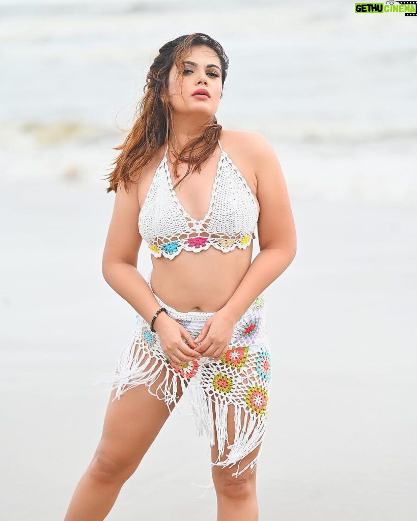 Anupama Agnihotri Instagram - I have resting beach face. @fashion_btphotography @srstore09 @sara_makemeup_academy #photo #photography #look #looks #sections #teamlfg #beach #face #resting #instadaily #anupmaagnihotri