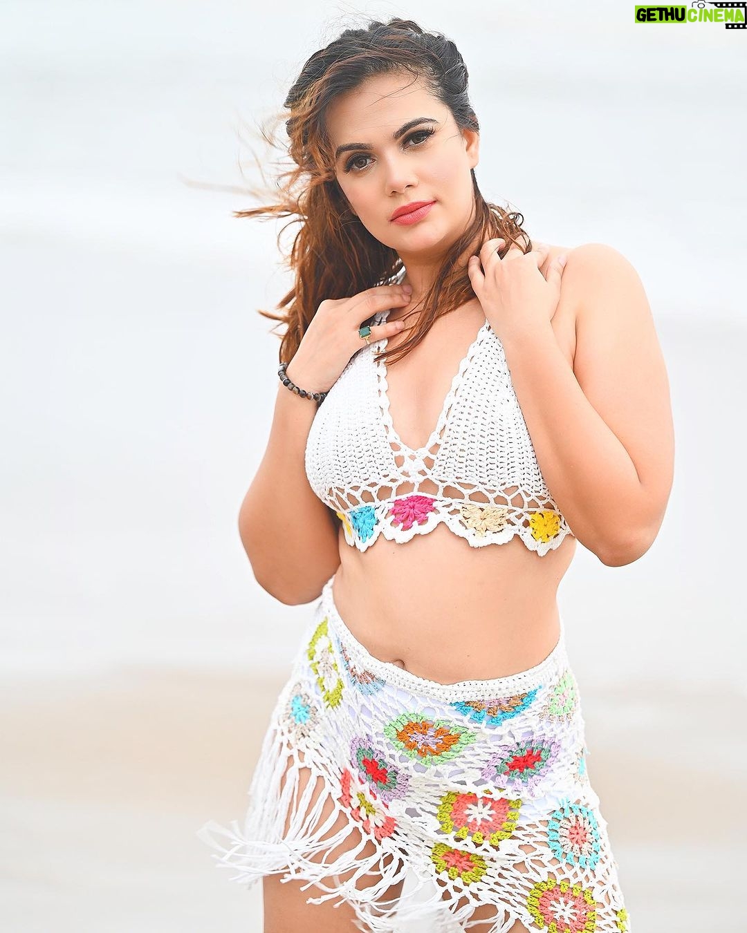 Anupama Agnihotri Instagram - I have resting beach face. @fashion_btphotography @srstore09 @sara_makemeup_academy #photo #photography #look #looks #sections #teamlfg #beach #face #resting #instadaily #anupmaagnihotri
