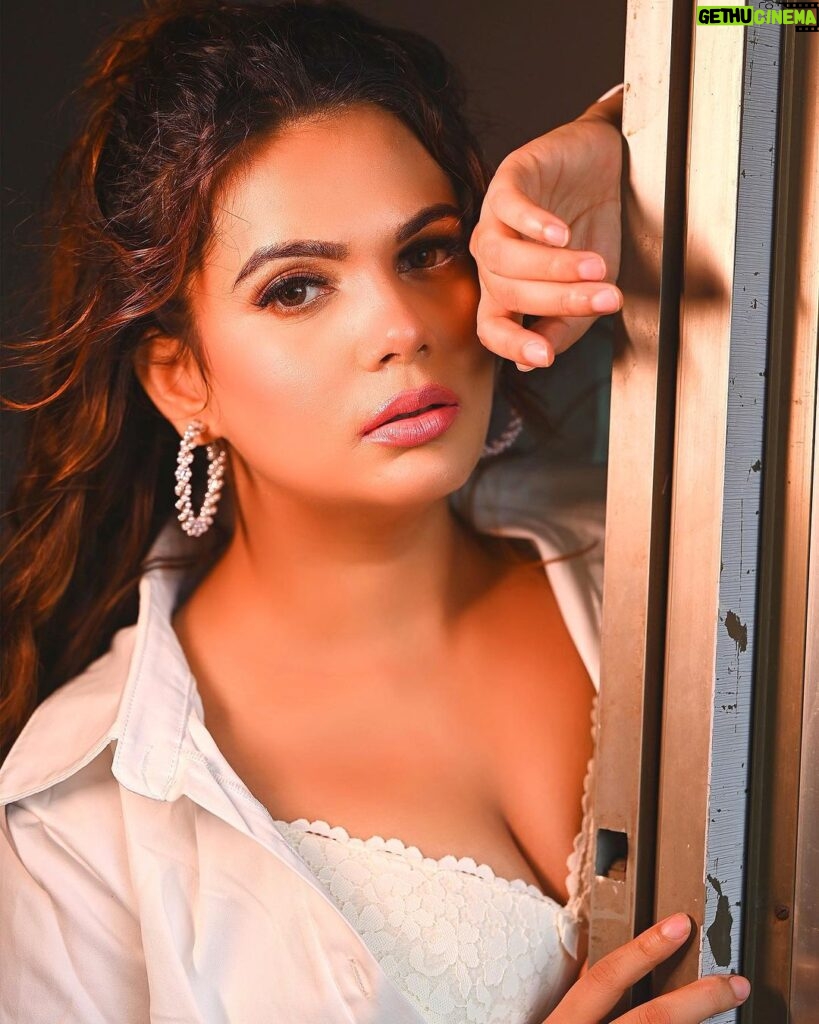 Anupama Agnihotri Instagram - Confidence Is True Beauty 📸 @fashion_btphotography Wearing @srstore09 Mua @sara_makemeup_academy #look #looks #sections #photo #photogram #lookbook #style #insta #anupmaagnihotri