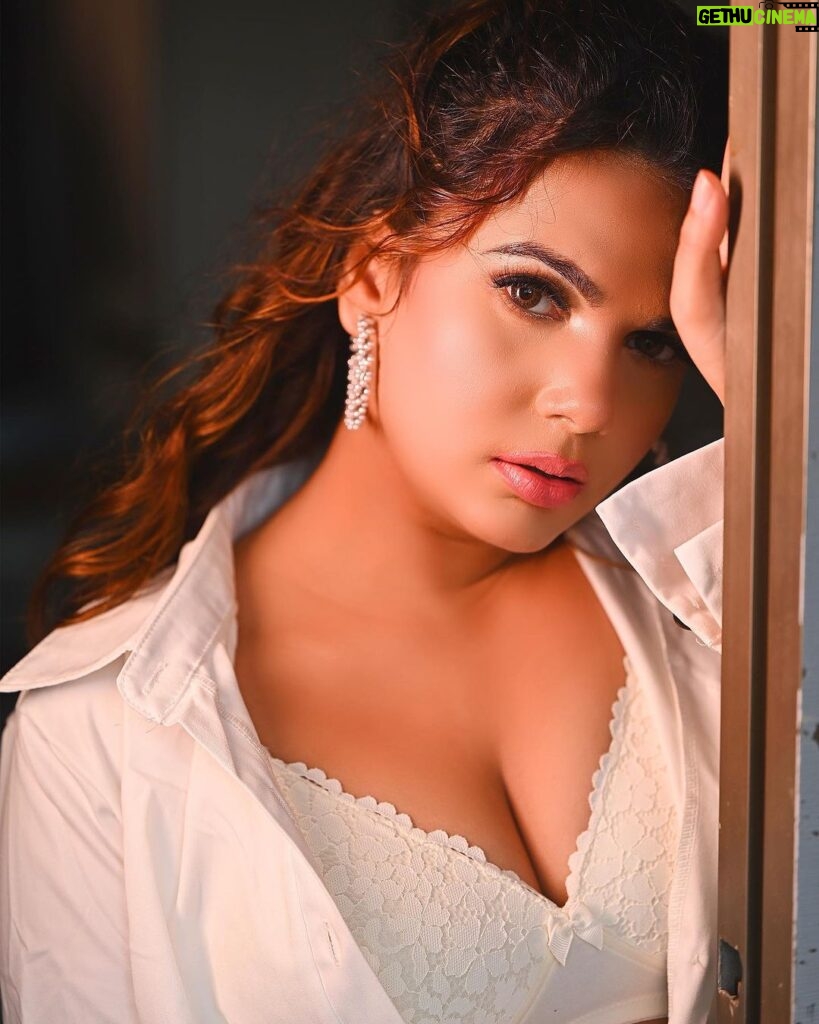 Anupama Agnihotri Instagram - Confidence Is True Beauty 📸 @fashion_btphotography Wearing @srstore09 Mua @sara_makemeup_academy #look #looks #sections #photo #photogram #lookbook #style #insta #anupmaagnihotri