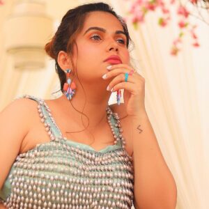 Anupama Agnihotri Instagram - This is my moment I just feel so alive. 📸 @the_pixeleyes Stylist @style_deintrepide Outfit @laiba.couture Jewellery @itahdnura Mua @kanak.hmua Location @truetrammtrunk @puneetgidwani #look #looks #sections #style #styleblogger #lookbook #instadaily #insta #ootd #potd #anupmaagnihotri