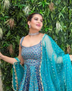 Anupama Agnihotri Instagram - Ethnic fashion is an instant language. Mua & hair @makeover_rituu @makeup_by_saviii Outfit @raasworld @paaneri_dadar Location @invisiblegastronomybar #look #looks #sections #lookbook #style #insta #instamoment #instacool #teamlfg #anupmaagnihotri