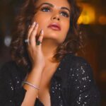 Anupama Agnihotri Instagram - 🤩 @clicksart_versatile @clicksart_photography @ashtagindia @maujjarestobarparle @_groom_to_bloom_ @makeup_n_hair_by_sujata @mirayajewelsofficial #look #looks #reelsinstagram #photo #fyp #sections #anupmaagnihotri