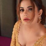 Anupama Agnihotri Instagram - 🌻 @samirafashionofficial @labelheenabafna @shotbysaurabh @sara_makemeup_academy #look #looks #sections #instapost #ınstagood #teamlfg #style #saree #lookbook #anupmaagnihotri