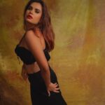 Anupama Agnihotri Instagram - I own too much black… said no one ever 👗 @labelheenabafna 📸 @shotbysaurabh 💄 @sara_makemeup_academy #look #looks #sections #lookbook #style #teamlfg #insta #ootd #instadaily #naturephotography #anupmaagnihotri