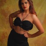 Anupama Agnihotri Instagram - I own too much black… said no one ever 👗 @labelheenabafna 📸 @shotbysaurabh 💄 @sara_makemeup_academy #look #looks #sections #lookbook #style #teamlfg #insta #ootd #instadaily #naturephotography #anupmaagnihotri