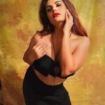 Anupama Agnihotri Instagram - I own too much black… said no one ever 👗 @labelheenabafna 📸 @shotbysaurabh 💄 @sara_makemeup_academy #look #looks #sections #lookbook #style #teamlfg #insta #ootd #instadaily #naturephotography #anupmaagnihotri