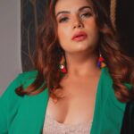 Anupama Agnihotri Instagram - Building a positive attitude begins with having confidence in yourself. #look #looks #sections #teamlfg #insta #instapost #instadaily #picture #photo #anupmaagnihotri