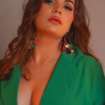 Anupama Agnihotri Instagram - Building a positive attitude begins with having confidence in yourself. #look #looks #sections #teamlfg #insta #instapost #instadaily #picture #photo #anupmaagnihotri