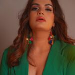 Anupama Agnihotri Instagram - Building a positive attitude begins with having confidence in yourself. #look #looks #sections #teamlfg #insta #instapost #instadaily #picture #photo #anupmaagnihotri