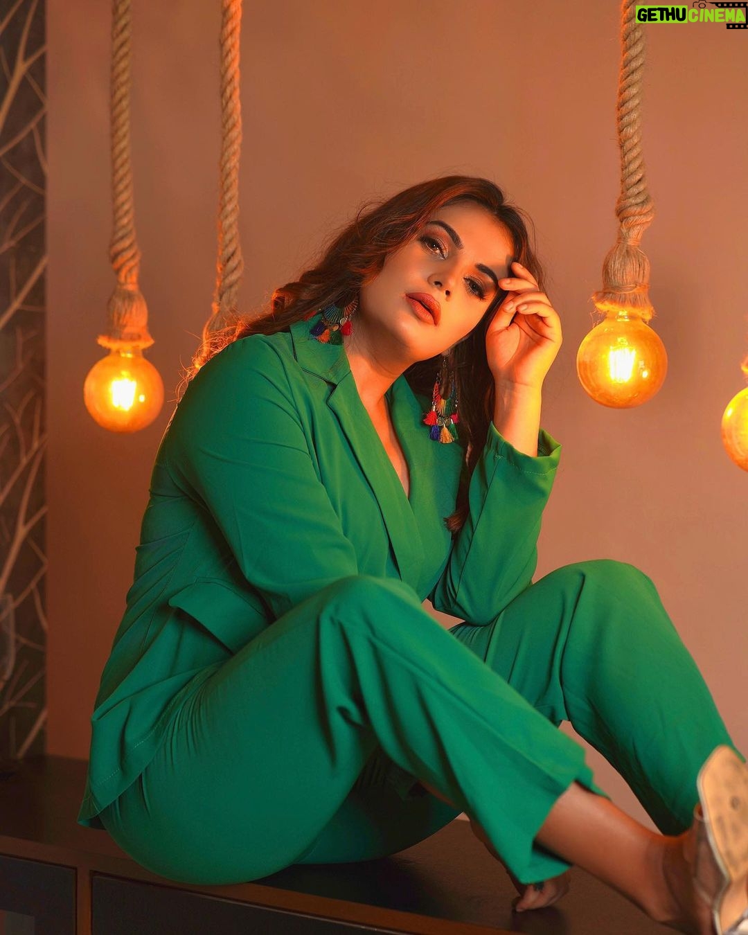 Anupama Agnihotri Instagram - Peace or greed โ whatโs your green today? ๐ @samirafashionofficial ๐ธ @shotbysaurabh ๐ @sara_makemeup_academy #look #looks #sections #teamlfg #reelsinstagram #instadaily #instapost #anupmaagnihotri