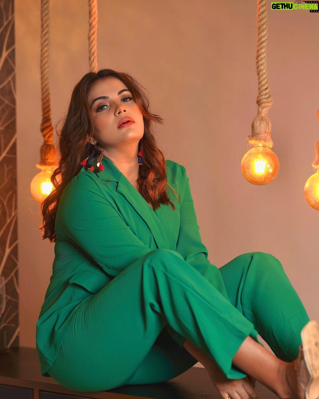 Anupama Agnihotri Instagram - Peace or greed โ whatโs your green today? ๐ @samirafashionofficial ๐ธ @shotbysaurabh ๐ @sara_makemeup_academy #look #looks #sections #teamlfg #reelsinstagram #instadaily #instapost #anupmaagnihotri