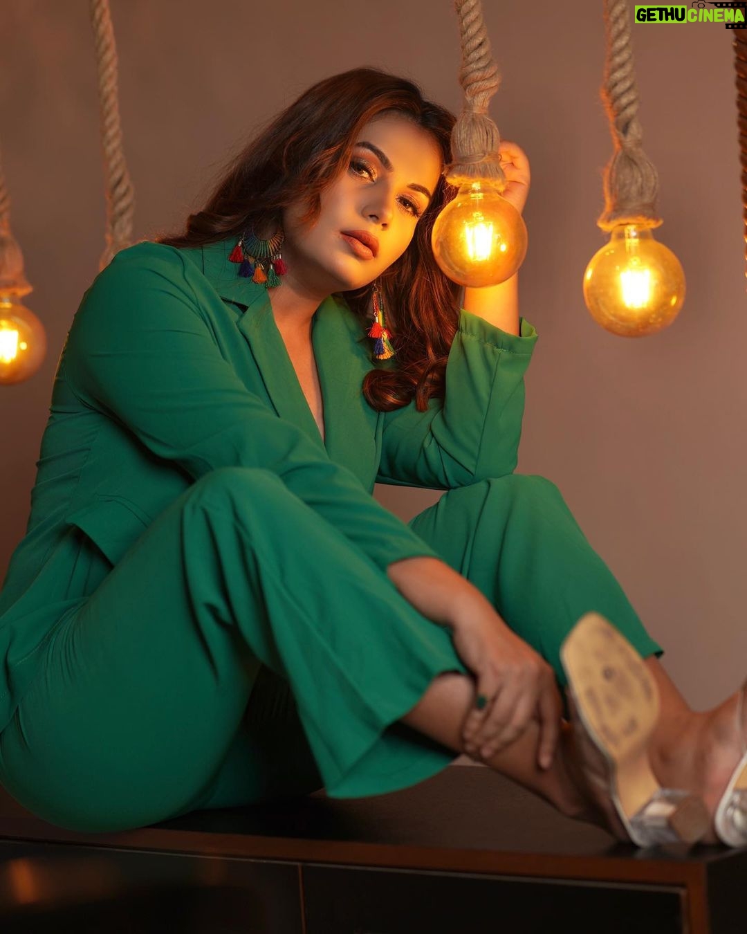 Anupama Agnihotri Instagram - Peace or greed โ whatโs your green today? ๐ @samirafashionofficial ๐ธ @shotbysaurabh ๐ @sara_makemeup_academy #look #looks #sections #teamlfg #reelsinstagram #instadaily #instapost #anupmaagnihotri