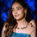 Anupama Gowda Instagram - S•M•I•L•E 🤩 Outfit: @shreevaraadesignstudio Styling: @tejukranthi Assisted by: @khushi_jagadisha Jewellery: @thedesisoul MUA: @makeover_by_rohiniaarya @makeoverwith_vandana PC: @raghavstudios