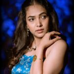 Anupama Gowda Instagram - S•M•I•L•E 🤩 Outfit: @shreevaraadesignstudio Styling: @tejukranthi Assisted by: @khushi_jagadisha Jewellery: @thedesisoul MUA: @makeover_by_rohiniaarya @makeoverwith_vandana PC: @raghavstudios