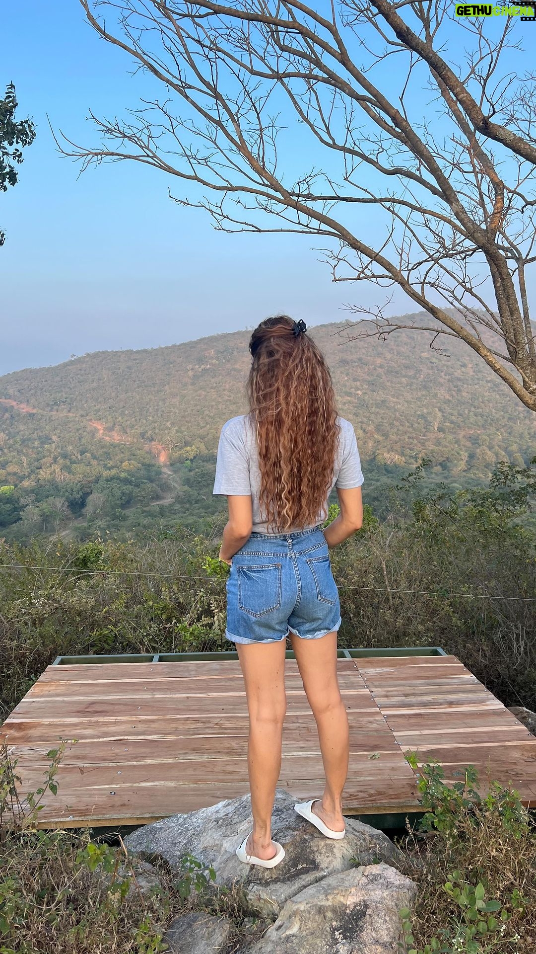 Anusha Dandekar Instagram - Bye 2023 thankyou for everything you made me, gave me and taught me… 2024 here’s to blessings on blessings, gratitude and abundance. ❤️ ✨❤️