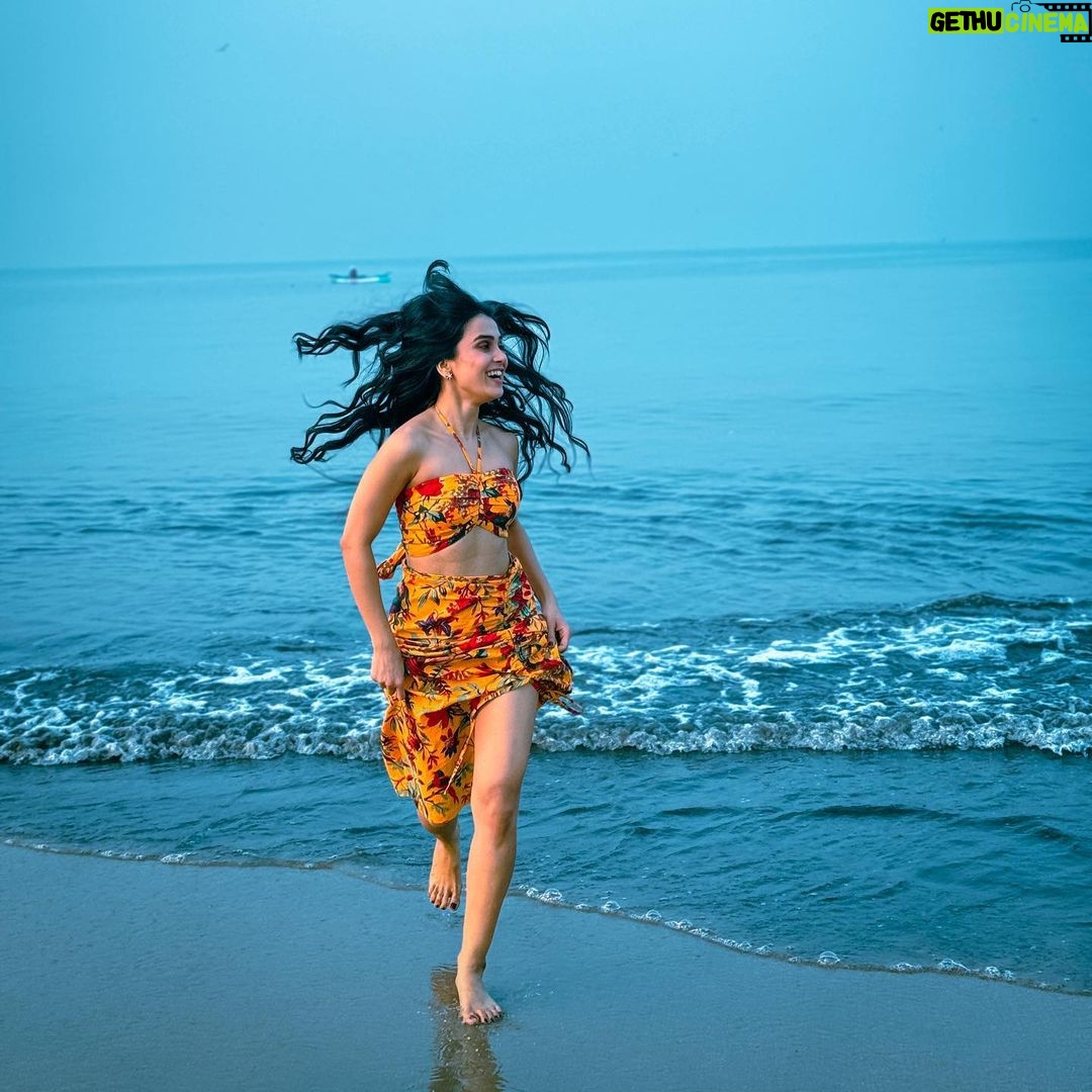 Anushka Kaushik Instagram - 1st pic: When you are in Lakshadweep Last pic: When you are in Maldives . . . π: @zaamo.official @ateliersoares . . #waterbaby #beachbaby #lakshadweep #beachday #beachoutfit #outdoorshoot #photoshoot #anushkasharma #anushkakaushik