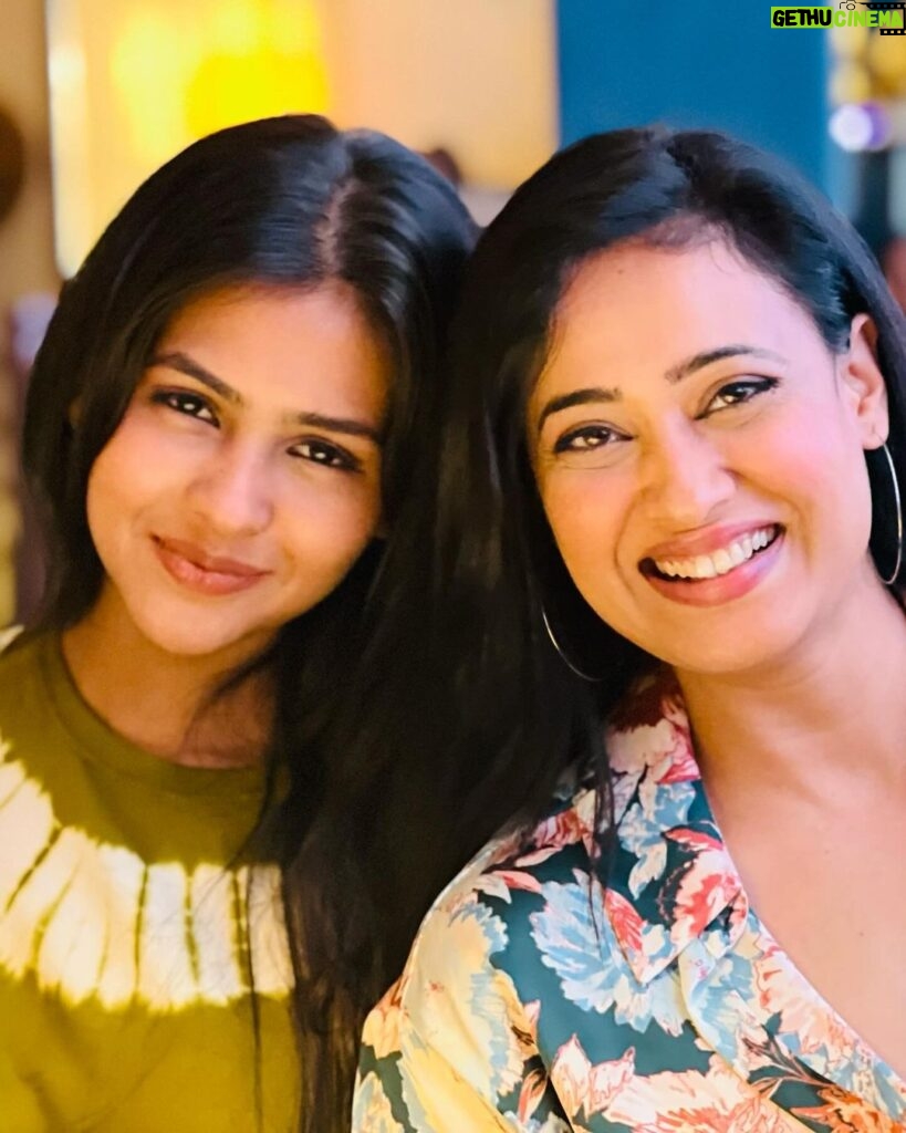 Anushka Merchande Instagram - Happy birthday to the most special one.🧿🩷 Thankyou for being a mother to me..🫰🏻🦋 I love you, Always & Forever♾️ @shweta.tiwari