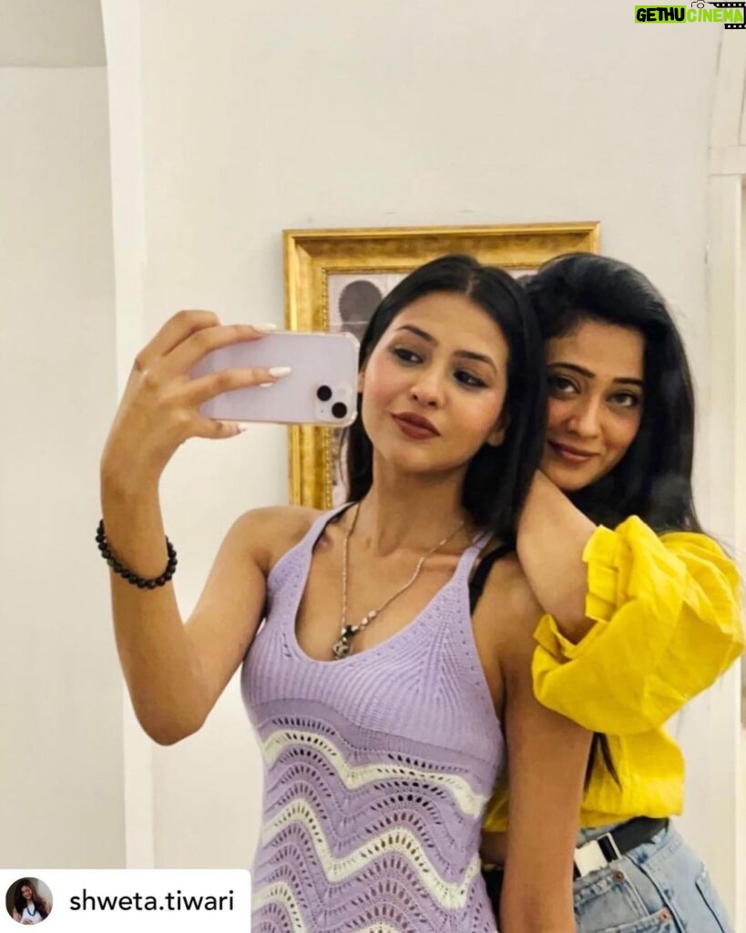 Anushka Merchande Instagram - Posted @withregram • @shweta.tiwari May your all wishes come true my tweety bird 🐥 Except the illegal one😉 @anushka_merchande ♥️ Happy birthday 🥳 Thankyou so much ma♥️♥️ love you you’re the besttttt🧿😘 Goa, India