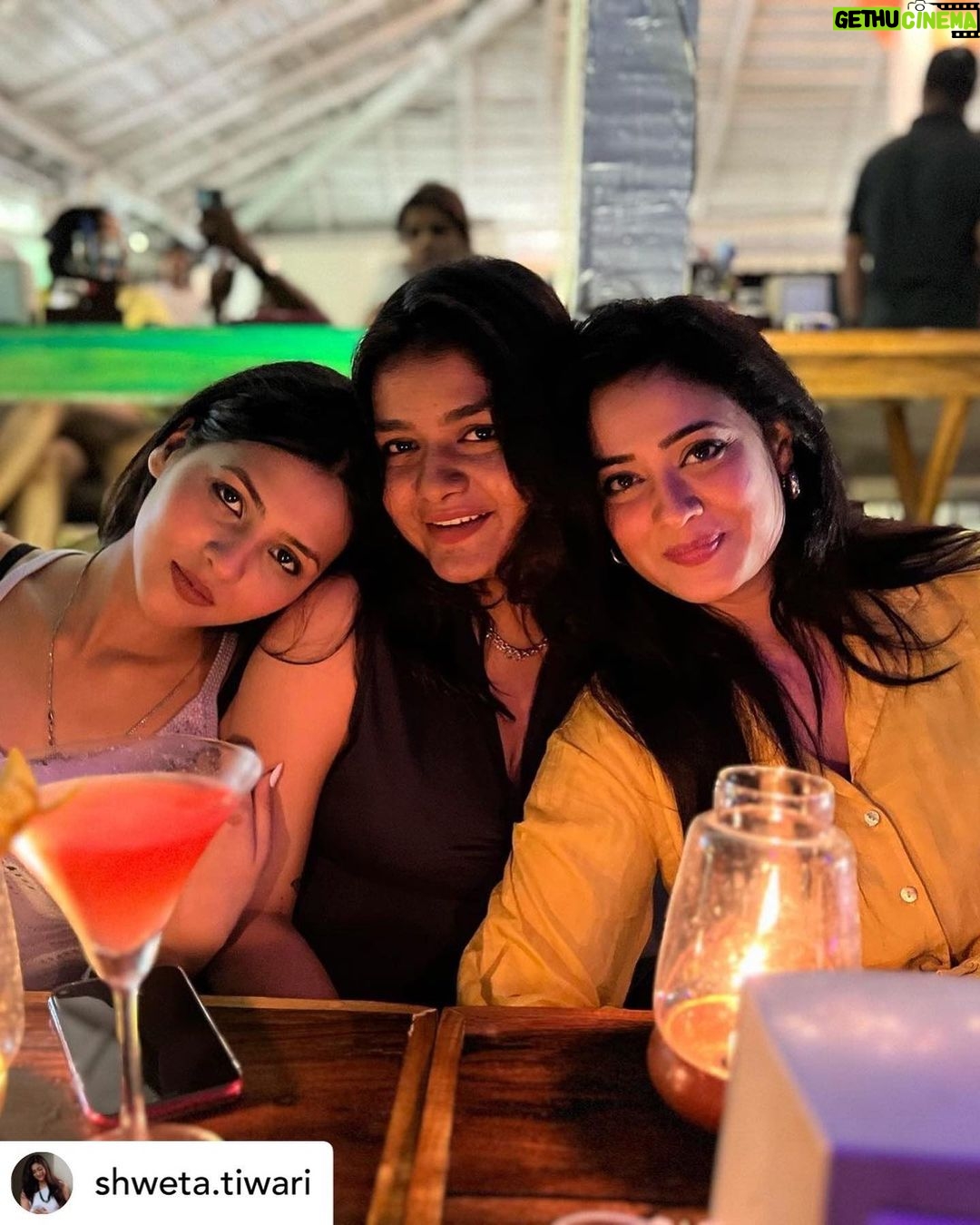 Anushka Merchande Instagram - Posted @withregram • @shweta.tiwari May your all wishes come true my tweety bird 🐥 Except the illegal one😉 @anushka_merchande ♥️ Happy birthday 🥳 Thankyou so much ma♥️♥️ love you you’re the besttttt🧿😘 Goa, India