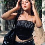 Anushka Merchande Instagram - 90s called, I said hello.📞🖤 #anushkamerchande #actress #bollywood #explore #foryou