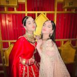 Anushka Merchande Instagram - The Serena to my Blair.🫶🏻 Makeup: @rohitsingh1176 Costume: @praanavsrathod & @singhpooja03350 #mainhoonaparajita #chhavi #disha #explore #explorepage #foryou #foryoupage