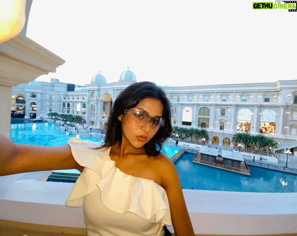 Anushka Merchande Instagram - Touristyy💌🎀 #anushkamerchande #actress #doha #qatar #foryou #explore #instagood Place Vendôme, Lusail - Qatar