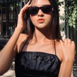 Anushka Merchande Instagram - 90s called, I said hello.📞🖤 #anushkamerchande #actress #bollywood #explore #foryou