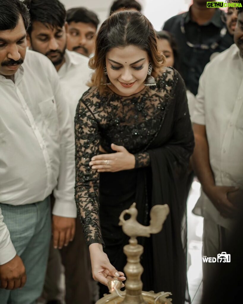 Anusree Instagram - Candid clicks beautifully captured the genuine emotions and moments....🥰🥰 MaH @amal_ajithkumar Outfit @alankaraboutique Earring @varuthri_findings Click @wed73weddings