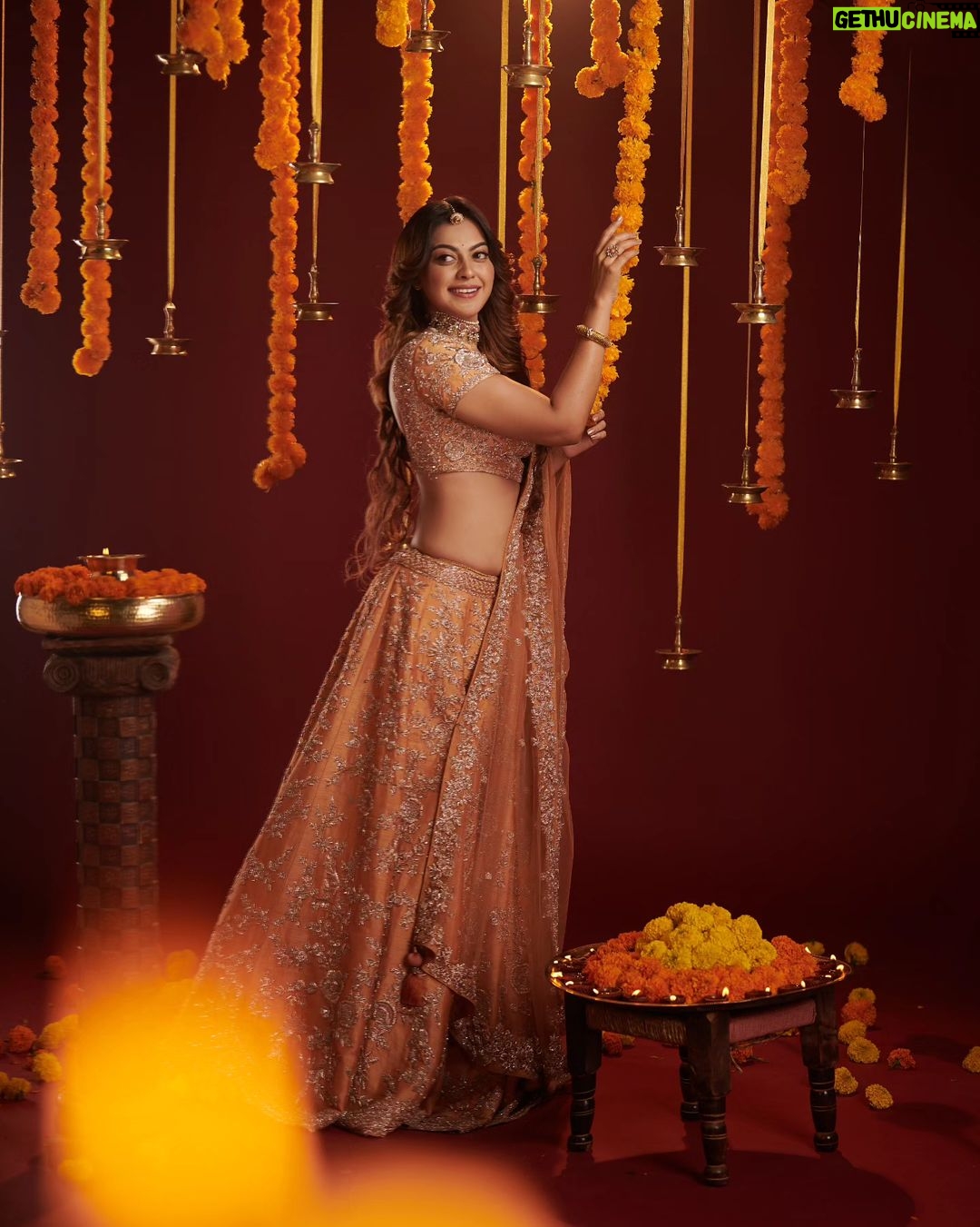 Anusree Instagram - May the joyful Diwali fill your life with joy, prosperity and success... Happy Diwali to all.❤️❤️ MaH @sajithandsujith Styling @sabarinathk_ Jewells @sangeetha916gold Outfit @seemattitextiles Click @jibinartist @plan.b.actions Art&Decor @silvester_attractte Studio @maxxocreative