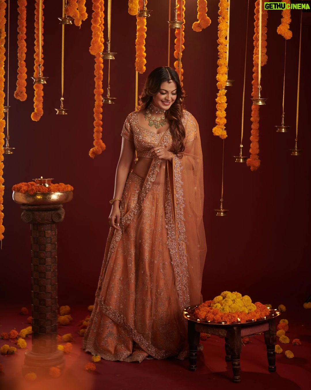Anusree Instagram - May the joyful Diwali fill your life with joy, prosperity and success... Happy Diwali to all.❤️❤️ MaH @sajithandsujith Styling @sabarinathk_ Jewells @sangeetha916gold Outfit @seemattitextiles Click @jibinartist @plan.b.actions Art&Decor @silvester_attractte Studio @maxxocreative