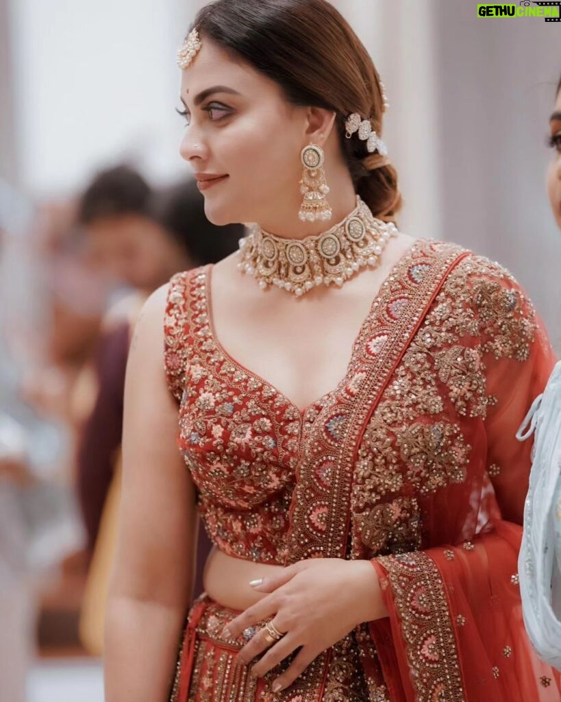 Anusree Instagram - Elegance of lehenga!!!❤️❤️ MaH @amal_ajithkumar Outfit @yesbharathweddingcollections Accessories @varuthri_findings Event partner @shibushiva Click @frame_catcher_weddings.in