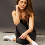 Anya Singh Instagram - Stepping into the festive season with @onitsukatigerindia Holiday Edition collection! 🌟✨ Adding that extra magic, while the prismatic colors and Swarovski crystal-adorned laces make a perfect edition to my festivity. Get ready to shine in style this holiday season! #OnitsukaTiger #OnitsukaTigerIndia #HolidayEdition