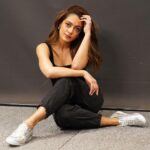 Anya Singh Instagram - Stepping into the festive season with @onitsukatigerindia Holiday Edition collection! 🌟✨ Adding that extra magic, while the prismatic colors and Swarovski crystal-adorned laces make a perfect edition to my festivity. Get ready to shine in style this holiday season! #OnitsukaTiger #OnitsukaTigerIndia #HolidayEdition