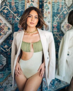 Anya Singh Instagram - December Resolution- Take Instagram seriously now! #iykyk

#december #mood #shootday

Styled by- @khyatibusa 
Make up- @makeupwali 
Hair- @hairbysurekhan 
Shot by - @bharat_rawail