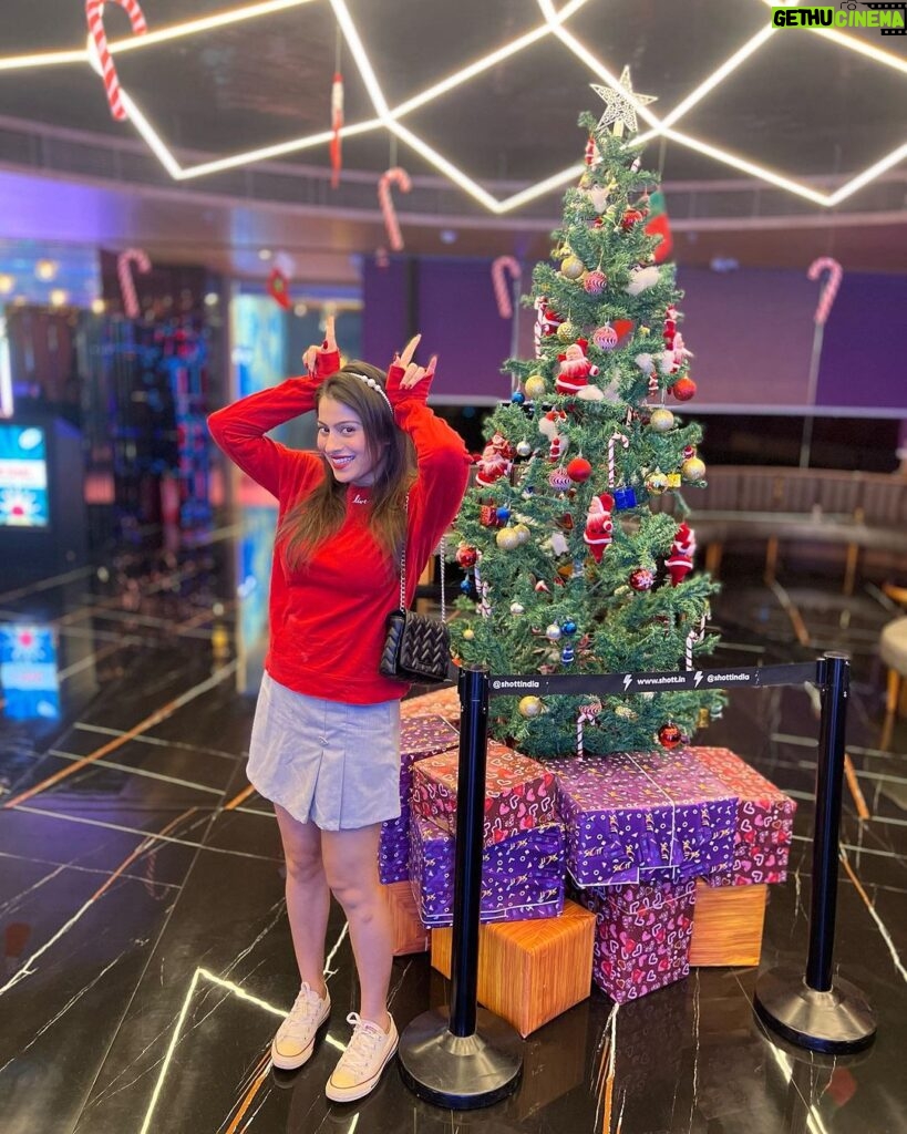 Aparna Dixit Instagram - So very red-ddy for the holidays 🎄 🎅 #christmas #holidayseason