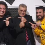 Arash Mir Ahmadi Instagram - انسان با درد و رنج آفریده شده است.... تسلیت جمشید نجفی خواننده ی قدیمی هم رفت .. ... عکس متعلق به هفته قبل😢 (انگار روزهای غمگین تمام شدنی نیست..) پست های تسلیت و سیاه پایان ندارد به امید روزهای پر از خبر های قشنگ . گلدی بابا... دختر گل فروش.. لیلی و مجنون.. خلبانان.. آنا جان.. سرنوشت.........