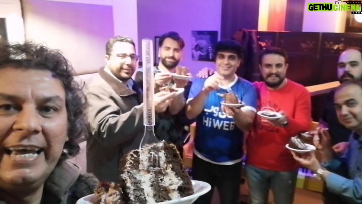 Arash Mir Ahmadi Instagram - ماجرای عکس گرفتن در تولد سامان عزیز @saman_staar2020 @hootiyan_official @hootian.amir @alimusic1981 Tehran, Iran