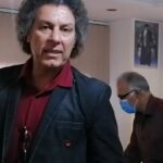 Arash Mir Ahmadi Instagram - سیاره ما دیگر نیازی به آدمهای موفق ندارد، این سیاره به شدت نیازمند افراد ”صلح جو، درمانگر، ناجی، قصه گو و عاشق“ است.. @zanjireh.eshgh @shokathojat @majid_mirzaaei #زنجیره_عشق #دالایی_لاما #زندانی #عشق #آرش_میراحمدی Tehran, Iran