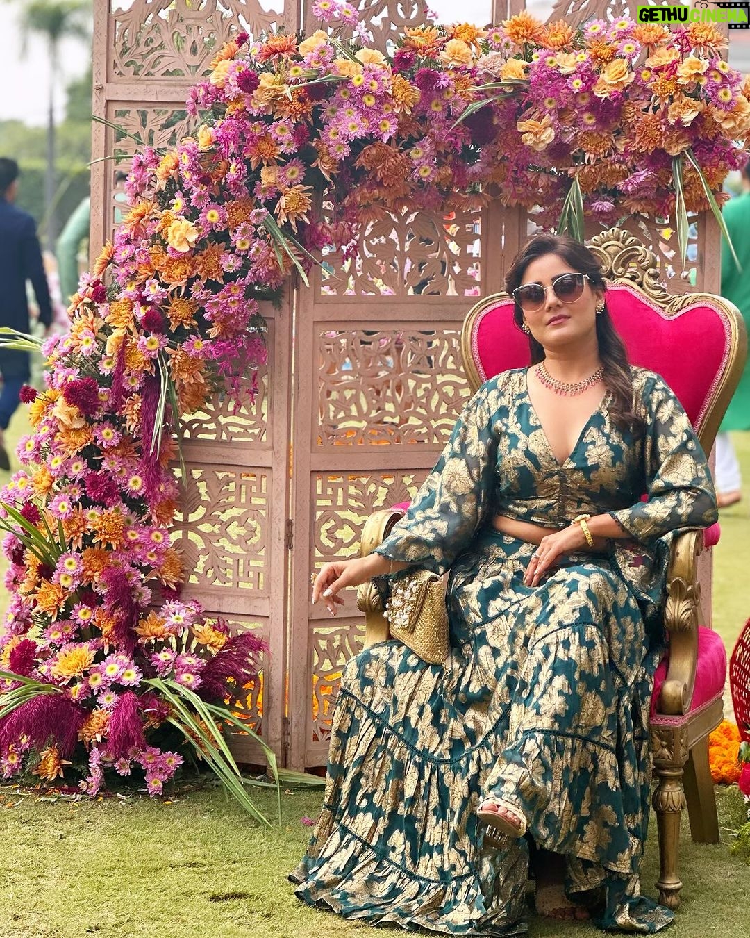 Archana Gupta Instagram - I wear my attitude like a crown 👑 . . . . . . . . . . . #weddingseason #indianoutfits #archannaguptaa #mystyle #ootdfashion #indianwear #love #photogram #trending Greater Noida