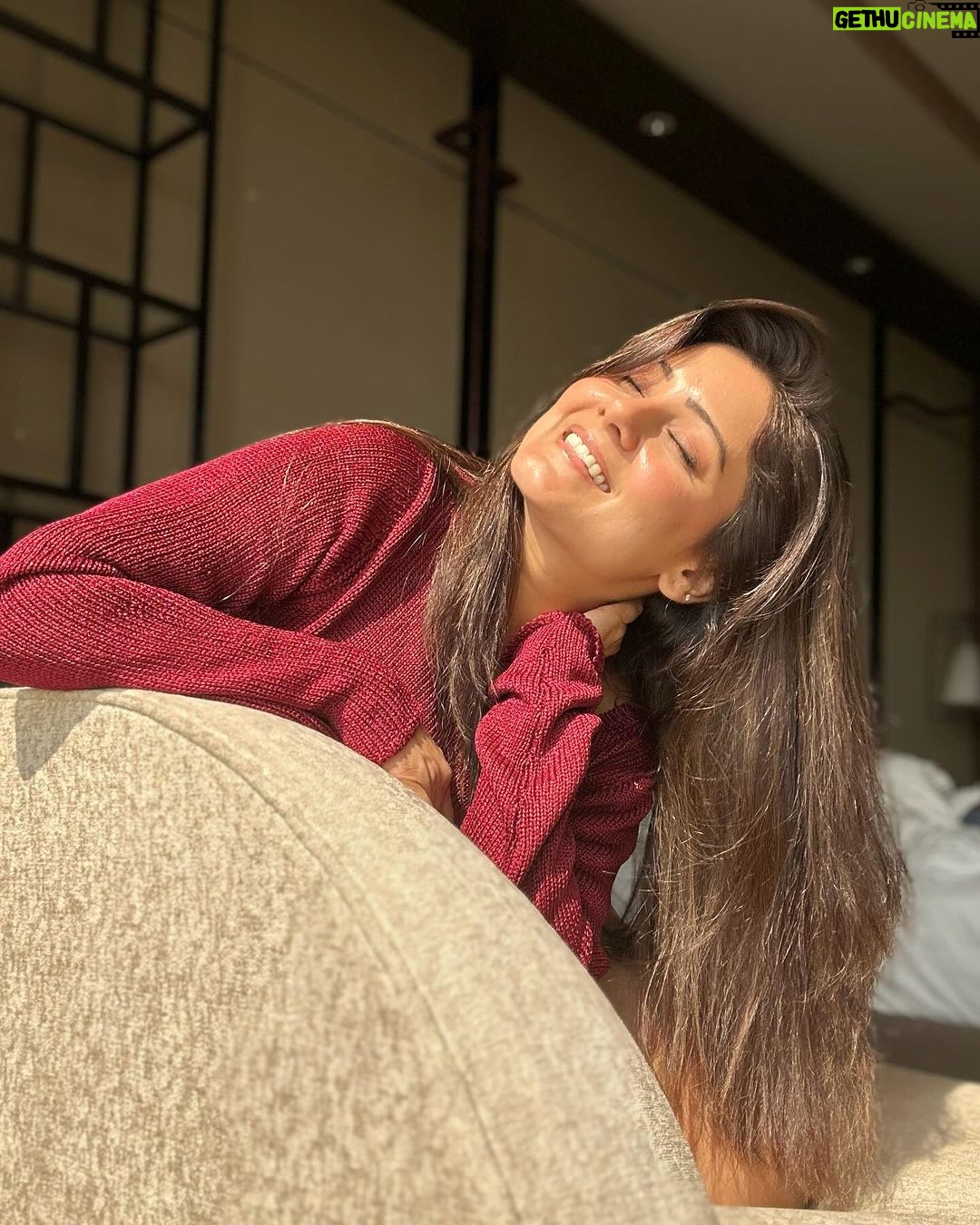 Archana Gupta Instagram - Na kajre ki Dhar, Na koi kiya Shringar Phir bhi 🤩🥰🤩🥰🤩🥰🤩 . . . . . . . #naturallight #photo #mobileclick #morningmood #sunkissed #holidayseason #archana #actress #beauty #love #instaphotos #foryou #happiness #fridayfeeling #weekendvibes Mumbai, Maharashtra