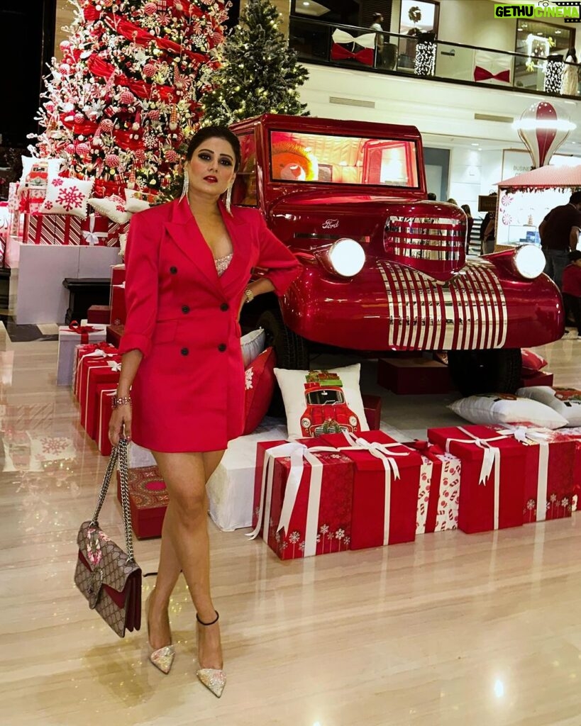 Archana Gupta Instagram - Merry Christmas with Lot of Love ❤️ . . . . . . . . . #merrychristmas #xmas #christmastree #christmastime #reddress #diva #fashionstyle #archana #love #beauty #mystyle #partytime #potd #goodvibes #byebye2023 Taj Lands End, Mumbai