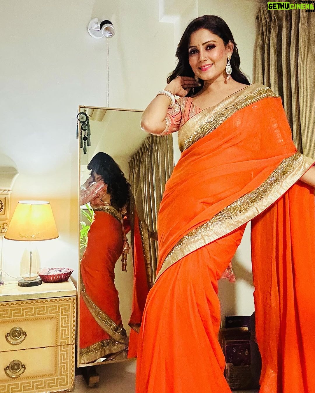 Archana Gupta Instagram - Saree vibes forever 🧡 . . . . . . . . #sareelove #sareeaddict #sareefashion #sareeblouse #designersarees #archana #archannaguptaa #ootdfashion #mystyle #sari #indianfashion #trendsetter #trendingnow #love #foryou #photoshoot #creator #instadaily #instafashion Mumbai, Maharashtra