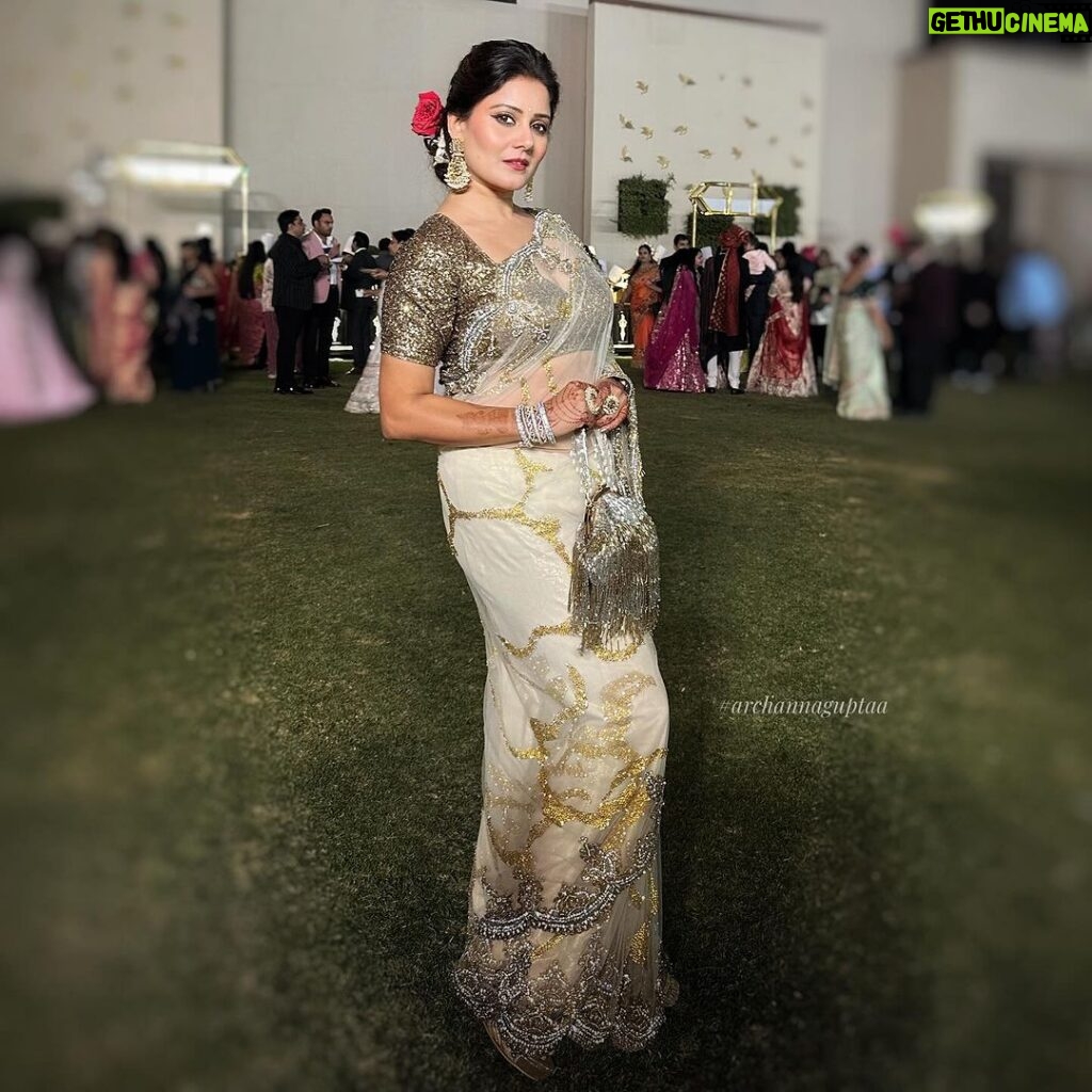 Archana Gupta Instagram - My favourite is 5th one, yours ? . . . . . #photos #weddingoutfit #indianweddings #sareelove #sari #sareeaddict #jewellery #indianfashion #goldensaree #archannaguptaa #slayqueen #traditional #stylish #trending